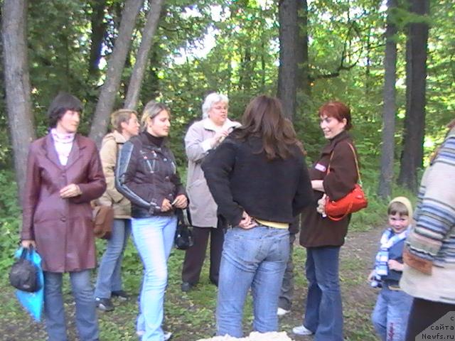 Фото: Наталия Михайлова, с дочкой Настей, тоже инструктором, Таня Яковлева, Галина Сарычева, Екатерина Кормакова, Ксения Семикова, спиной