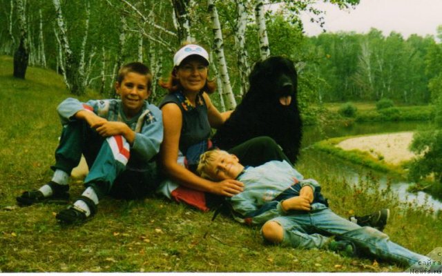 Фото: мой сын Антон, Светлана Ботова, мой сын Алексей, ньюфаундленд Нобергрейв Юсита